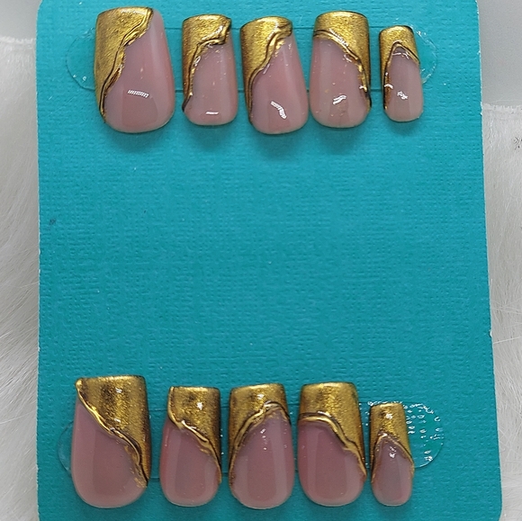 Gold Chrome Nails-Short - Picture 3 of 4